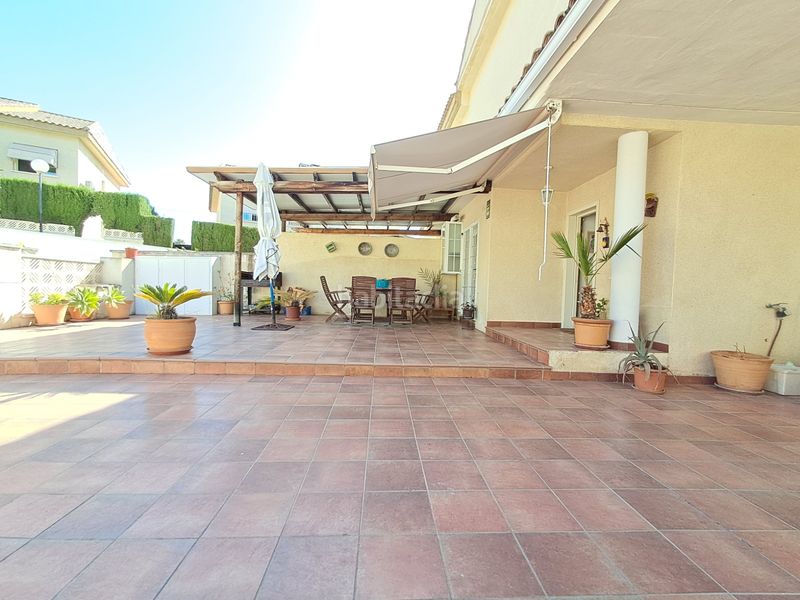Foto 65a0fccd-c4c9-47a0-9a87-ddaf656d5848. Casa adossada amb xemeneia calefacció aparcament piscina a Nucia (la)