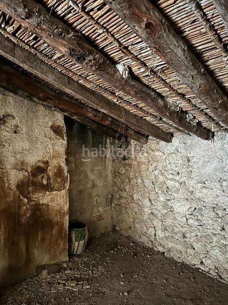 Foto 34655f19-ce16-4e67-9f7f-3e7ab12a7d74. Casa adossada amb xemeneia a Confrides