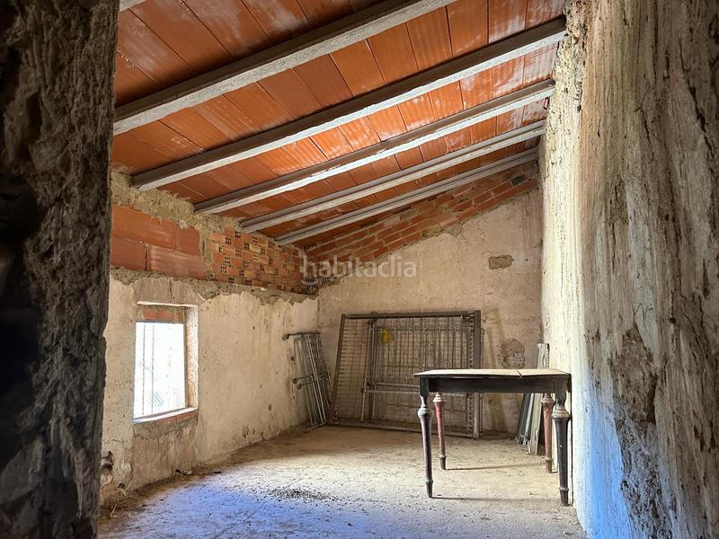 Foto a33d3005-c77f-481b-869e-1adea7e3a82f. Casa adossada amb xemeneia a Confrides