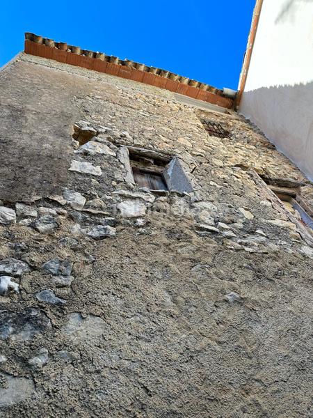 Foto b8617d2f-2417-4770-99bb-a3cfcdf3a24d. Casa adossada amb xemeneia a Confrides