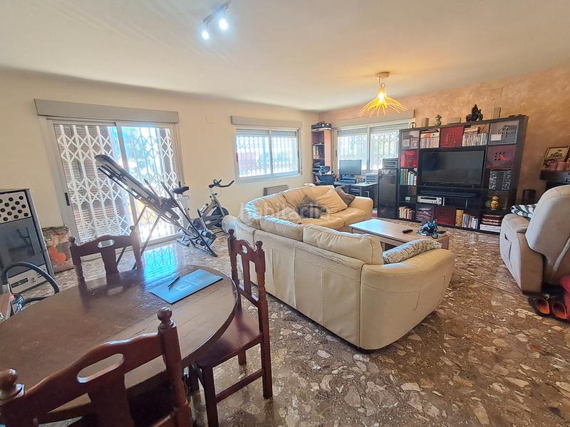 Foto 34a43cad-a527-42e5-8b94-47e0dc2600a0. Xalet amb xemeneia aparcament a Montebello - Nou Espai Nucia (la)