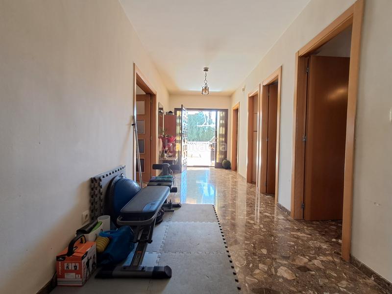 Foto f82c655c-a0a4-42a6-8add-d140f162a241. Xalet amb xemeneia aparcament a Montebello - Nou Espai Nucia (la)