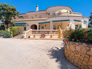 Xalet en Pueblo-Ubanizaciones. Villa en alfaz