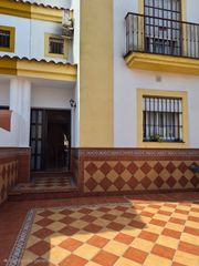 Casa in Oromana. Casa junto a calle reyes catolicos