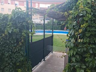 Appartamento in Nueva Alcalá. Piso en urbanización con piscina, tranquilidad y relax.