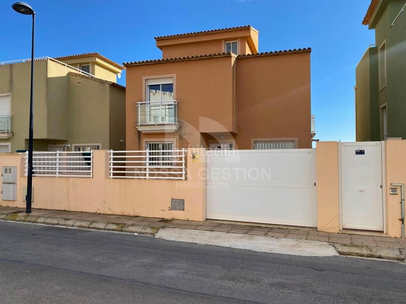 Foto 092493e5-d6ba-453b-bb96-ea9026c16824. Casa adosada chalet adosado en alfàs del pi con gran terraza y playa cercana en Alfàs del Pi (l´)