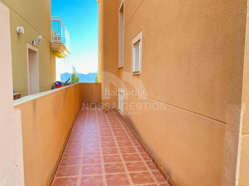 Foto c8aee30a-6d46-46db-a3f8-1032a55b3c25. Casa adosada chalet adosado en alfàs del pi con gran terraza y playa cercana en Alfàs del Pi (l´)