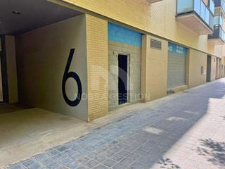 Lloguer Local Comercial  Calle maría fernanda d'ocón. Oportunidad de alquiler local en ciutat fallera, 219 m con salid