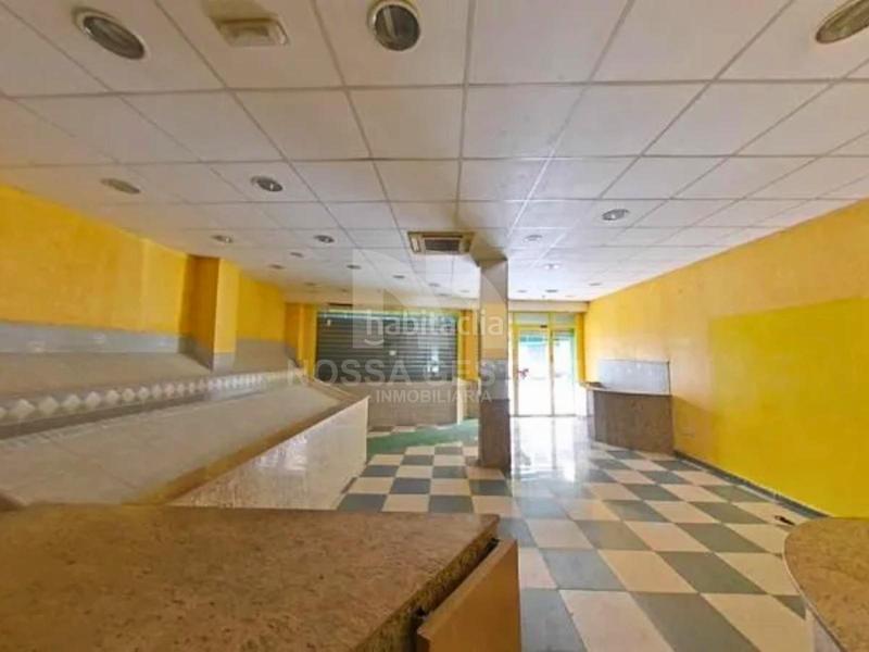 Foto b6b854a2-b9e9-406d-8153-17db345e4e35. Local comercial  en venta en gandía 85 m en zona transitada oportunidad de negocio en Gandia