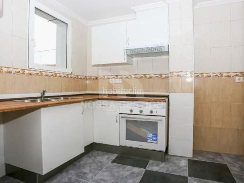 Foto 1e5905c6-48b5-48e6-aa0b-d4d0f2ebc289. Piso oportunidad de inversión piso en rentabilidad en Torrefiel alquilado hasta marzo 2026 en Valencia