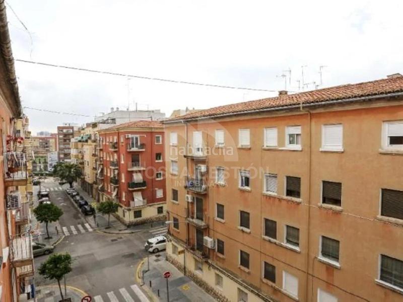 Foto 2a3c8c8e-3cfd-4182-b23f-e1e66a93324e. Piso oportunidad de inversión piso en rentabilidad en Torrefiel alquilado hasta marzo 2026 en Valencia