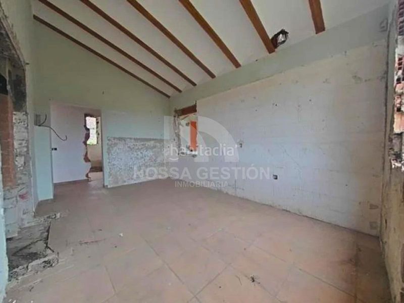 Foto b1c23cbd-f3de-4f8e-854d-8efef8ed305a. Xalet amb aparcament a Alberic