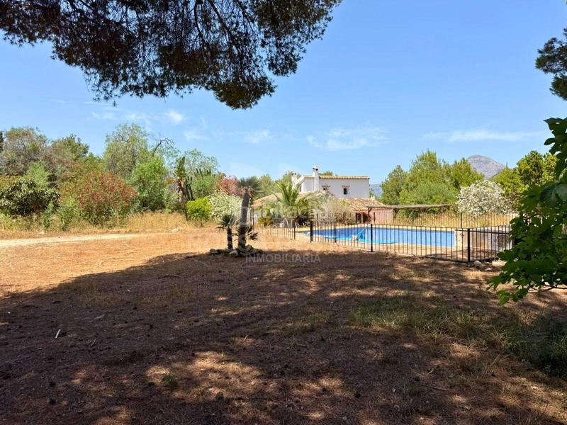 Foto b1fcca6c-b802-4b14-a0b5-899b0ddb10bd. Chalet avec parking piscine dans Partida Comunes-Adsubia Xàbia