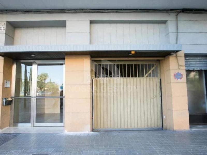 Foto 07bd3643-c046-42de-bc2f-73c7b9747224. Parking coche espacio de parking en avda. ausias march, derecho indiviso de uso en Valencia