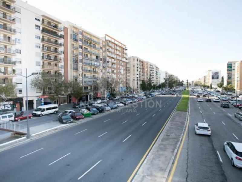 Foto b365b25e-e67f-442e-9dfe-e92eb84e2879. Parking coche espacio de parking en avda. ausias march, derecho indiviso de uso en Valencia