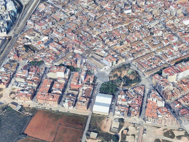 Foto f976c127-f41b-4c22-92ac-207f207a1a5a. Parking voiture dans Benifaió