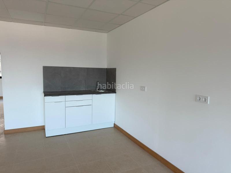 Foto b424a5b7-3fbe-40a0-bdbf-c8c8e71cb83e. Miete büro in Beniparrell