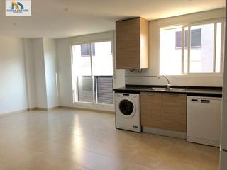 Location Appartement  Calle serra d'espada (de la). Se alquila luminoso piso de 3 planta con ascensor en zona tranqu