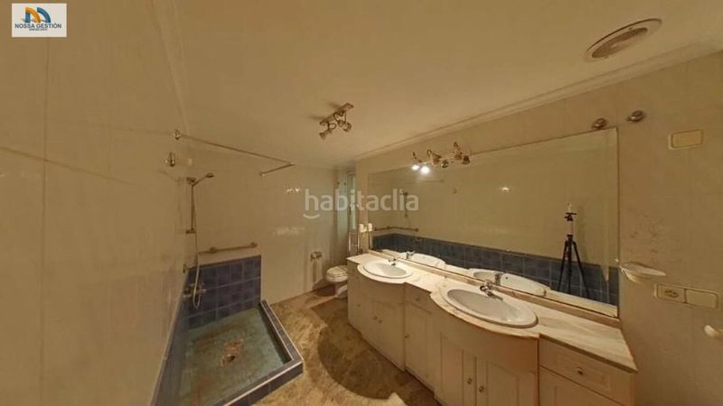 Foto f52fc1dd-eb3d-4371-a658-71ccf7539067. Pis a Campello Playa Campello (el)