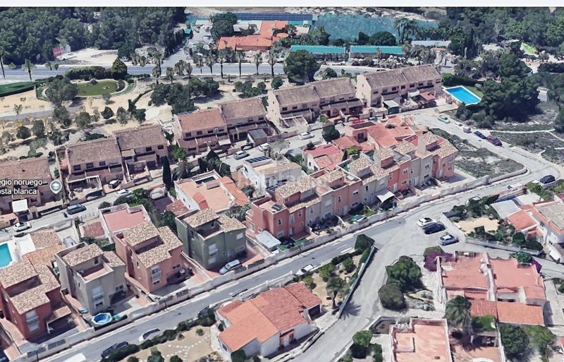 Foto 9c5007ec-3093-4207-90bd-42382ef42ba9. Casa aparellada amb aparcament a Escandinavia-Cautivador Alfàs del Pi (l´)
