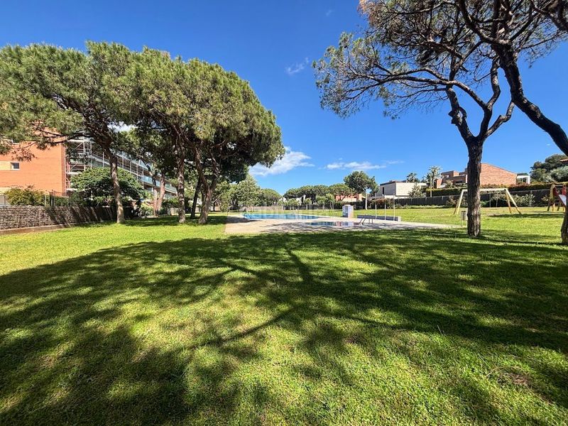 Foto c5668c87-d4d4-4e2e-93b3-3cfce6e6bf35. Àtic amb aparcament piscina a Gava Mar Gavà