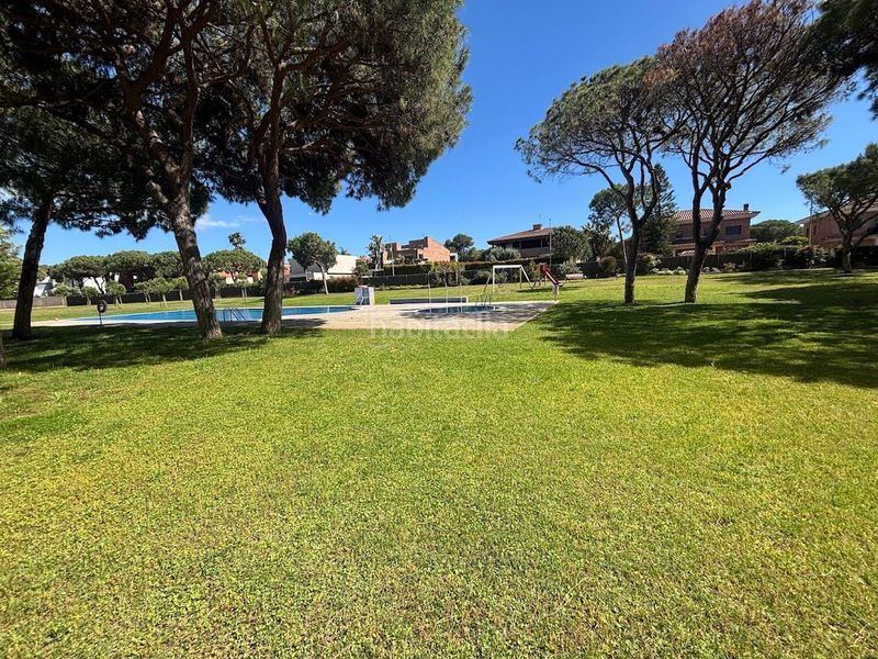 Foto ff435d92-9f01-48de-91cd-5cd7bb40a331. Àtic amb aparcament piscina a Gava Mar Gavà