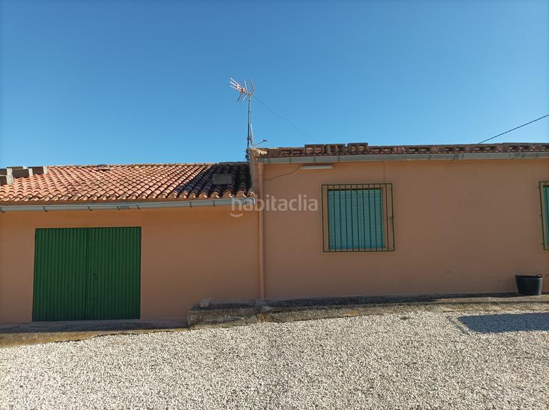 Foto 4316a506-0aba-4647-9011-73a62e526bde. Casa en diseminado sector 5 331 campo de 7.430 m2, casa de 150m2 y piscina 8 x 4 mts !!! en Xixona