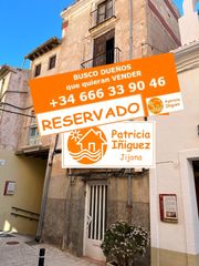 Casa adossada a Carrer del Raval