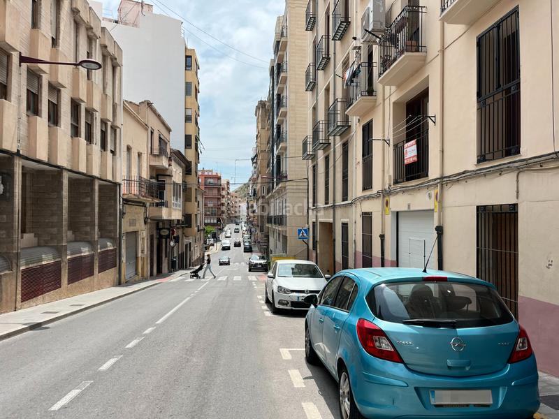 Foto bd6c0461-94b3-45d8-ac41-1e17babd4762. Piso amplio y acojedor entrepiso con ventanas a la calle, en el pueblo de jijona. en Xixona