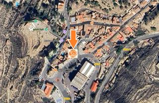 Local Comercial  Carrer sant josep. Amplio local en busot, con doble altura y doble entrada.
