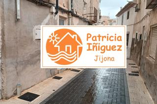 Reihenhaus in Xixona. Amplia casa en casco historico del pueblo de jijona, a minutos d
