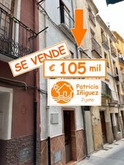 Casa adossada a Xixona. Casona en casco historico del pueblo de jijona