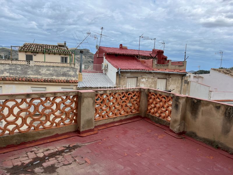 Foto d7fd0ddd-0e5f-4b9d-b5c2-e85ec89be6bc. Casa adossada a Xixona