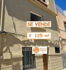 Casa adossada  Carrer sant antoni 29. Muy buena casa, en la parte alta del centro histórico de jijona.