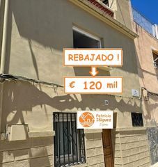 Casa adossada a Carrer sant antoni 29. Muy buena casa, en la parte alta del centro histórico de jijona.