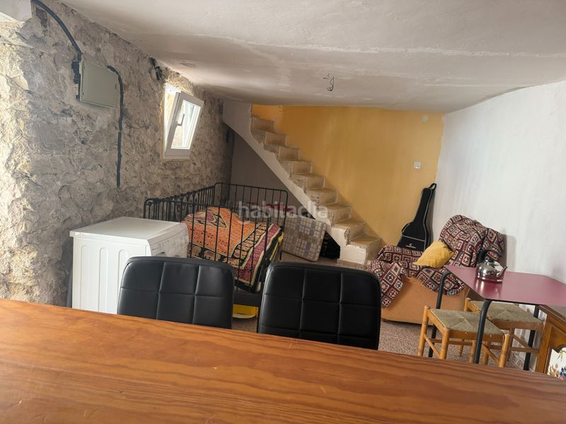Foto d1d84774-b85f-432a-a004-bda9f0284674. Casa adossada a Xixona