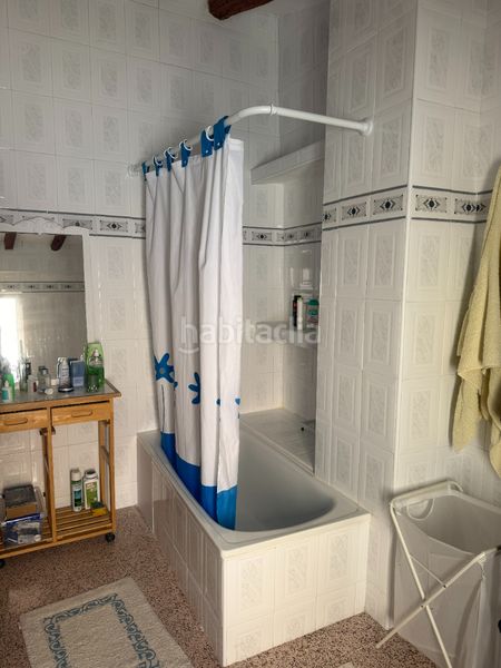 Foto eebf313b-6600-4737-be8b-d1ff00014aa0. Casa adossada a Xixona
