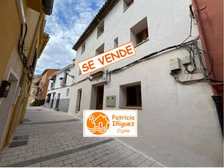 House  Carrer font nova 21. Acogedora casa de estilo rustico, en el centro histórico de jijo