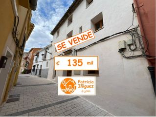 Maison à Carrer font nova 21. Acogedora casa de estilo rustico, en el centro histórico de jijo