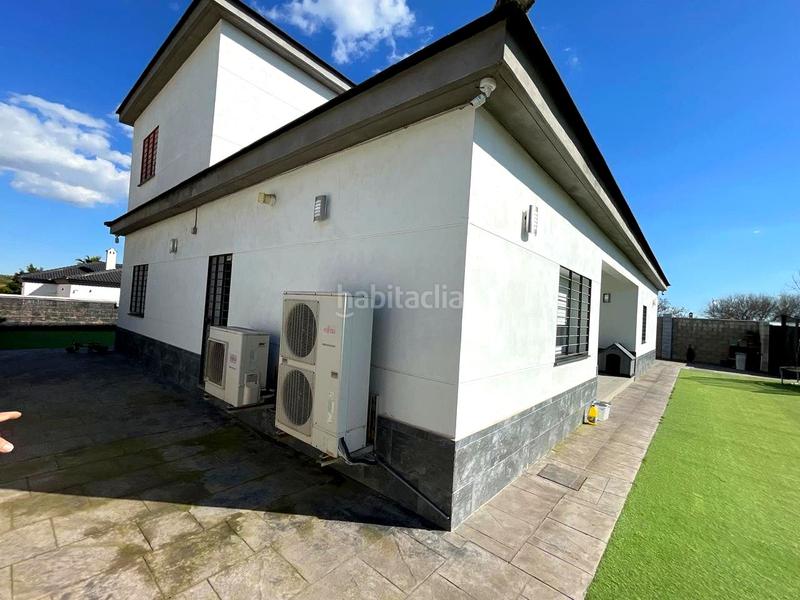 Foto 32286b8b-4fc3-47ae-8228-7f6a758ef6e5. Casa chalet en urbanización san federico echaguy en Dos Hermanas