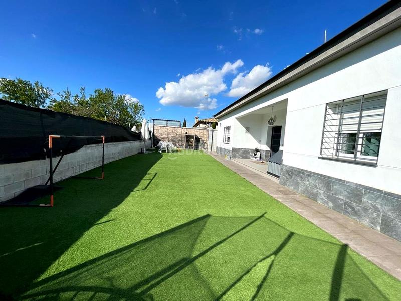 Foto 971f4aa7-bbd9-40e7-9c8a-c1a0c504c1be. Casa chalet en urbanización san federico echaguy en Dos Hermanas