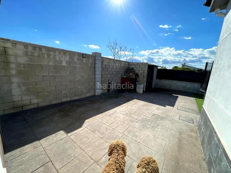 Foto b1408b98-1b87-427b-a714-ebced0e99585. Casa chalet en urbanización san federico echaguy en Dos Hermanas