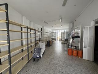 Maison  Banco. Conjunto de dos pisos y local comercial.