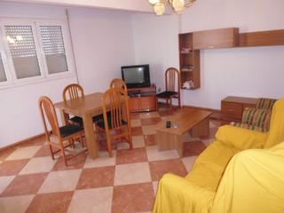 Lloguer Pis a Cappont. Piso  junto a las piscinas de cappont para estudiantes .