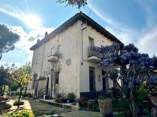Chalet à Carrer autovia de l'ametlla 5. Casa a 4 vientos en belulla