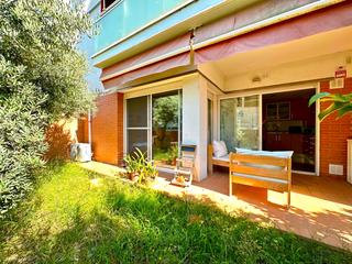 Pis  Carrer centelles. Planta baja exterior con jardn de 170m2