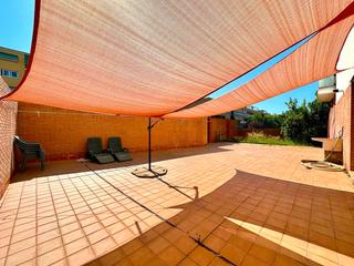 Pis  Carrer centelles. Planta baja exterior con jardn de 170m2