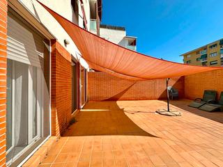 Pis  Carrer centelles. Planta baja exterior con jardín de 170m2