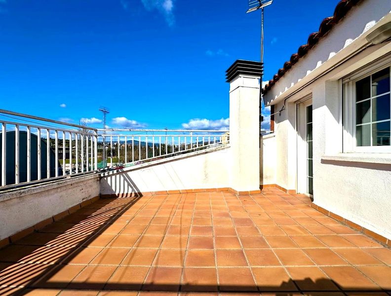 Foto c417a8ba-8fc9-41ff-8cec-c3cd79efd7f2. Casa amb calefacció aparcament a Tres Torres Granollers