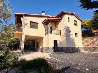 Casa  Carrer carrer font de la fusta. Casa en venta con pisicna en bigues i riells